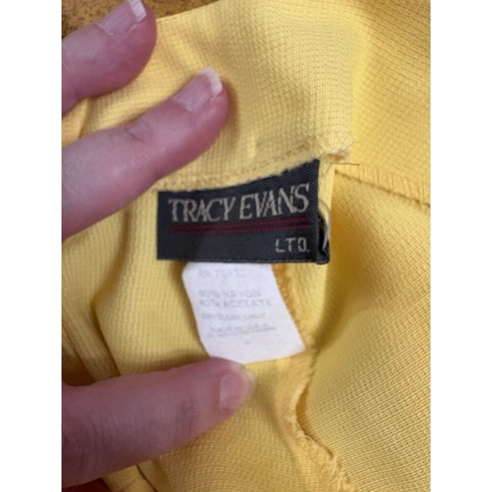 Tracy Evan’s Women’s yellow high-waisted shorts with front buttons Size 7‎ - Picture 4 of 4
